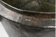 Etikett zu Bronzesitulaboden (NHMW-PRAE-025244)